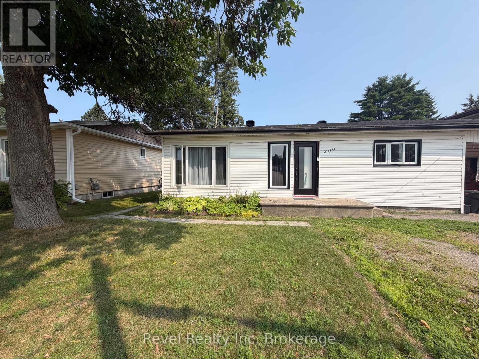 209 SALTER STREET - 2