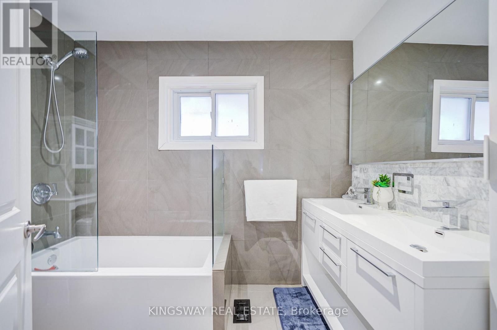 20 WIGMORE DRIVE - 21