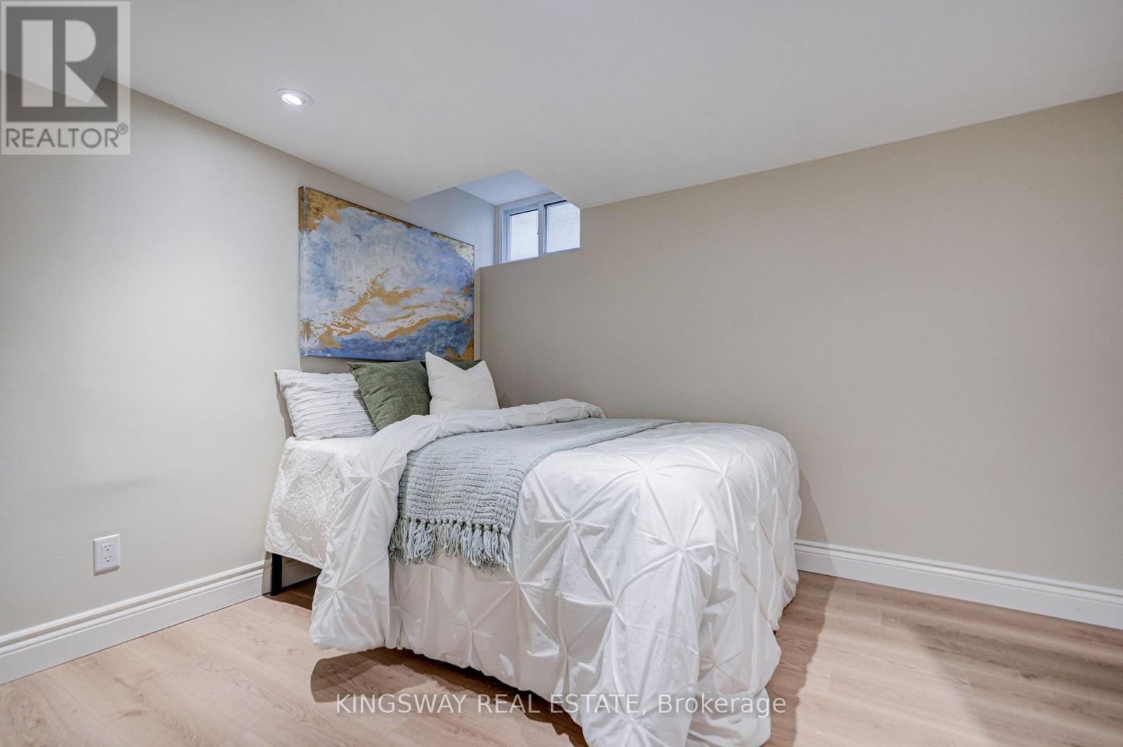 20 WIGMORE DRIVE - 42