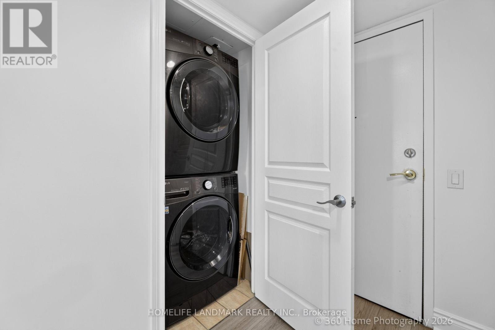 #829 15 NORTHTOWN WAY - 12