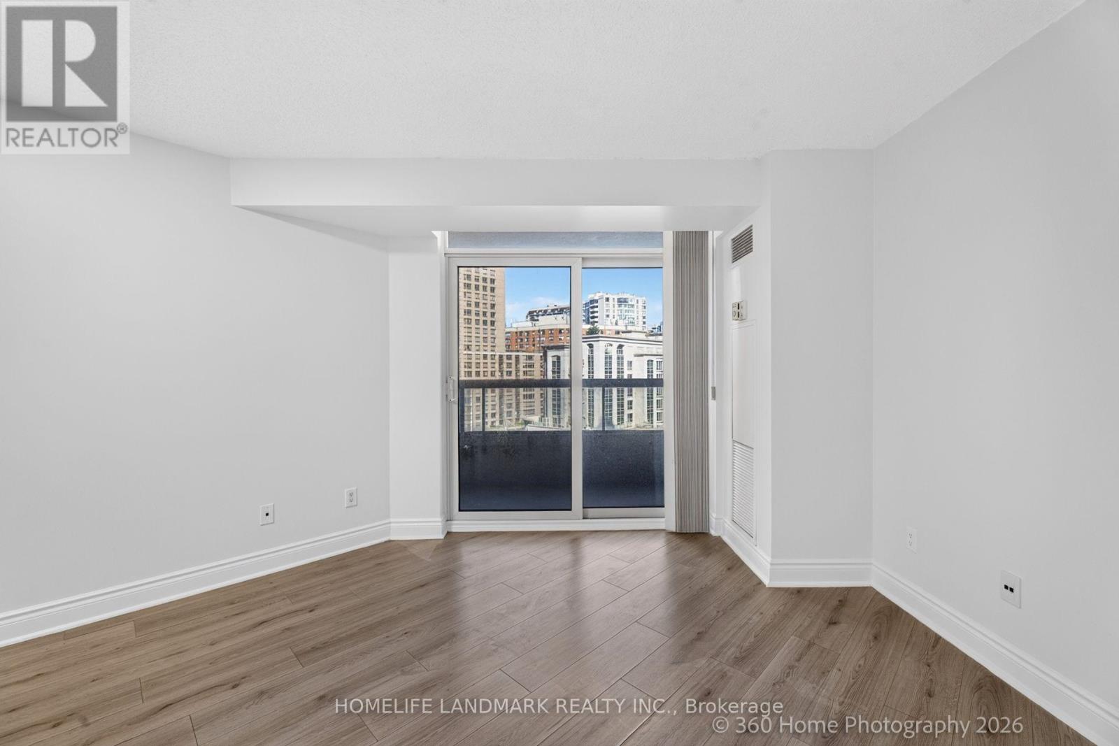 #829 15 NORTHTOWN WAY - 17