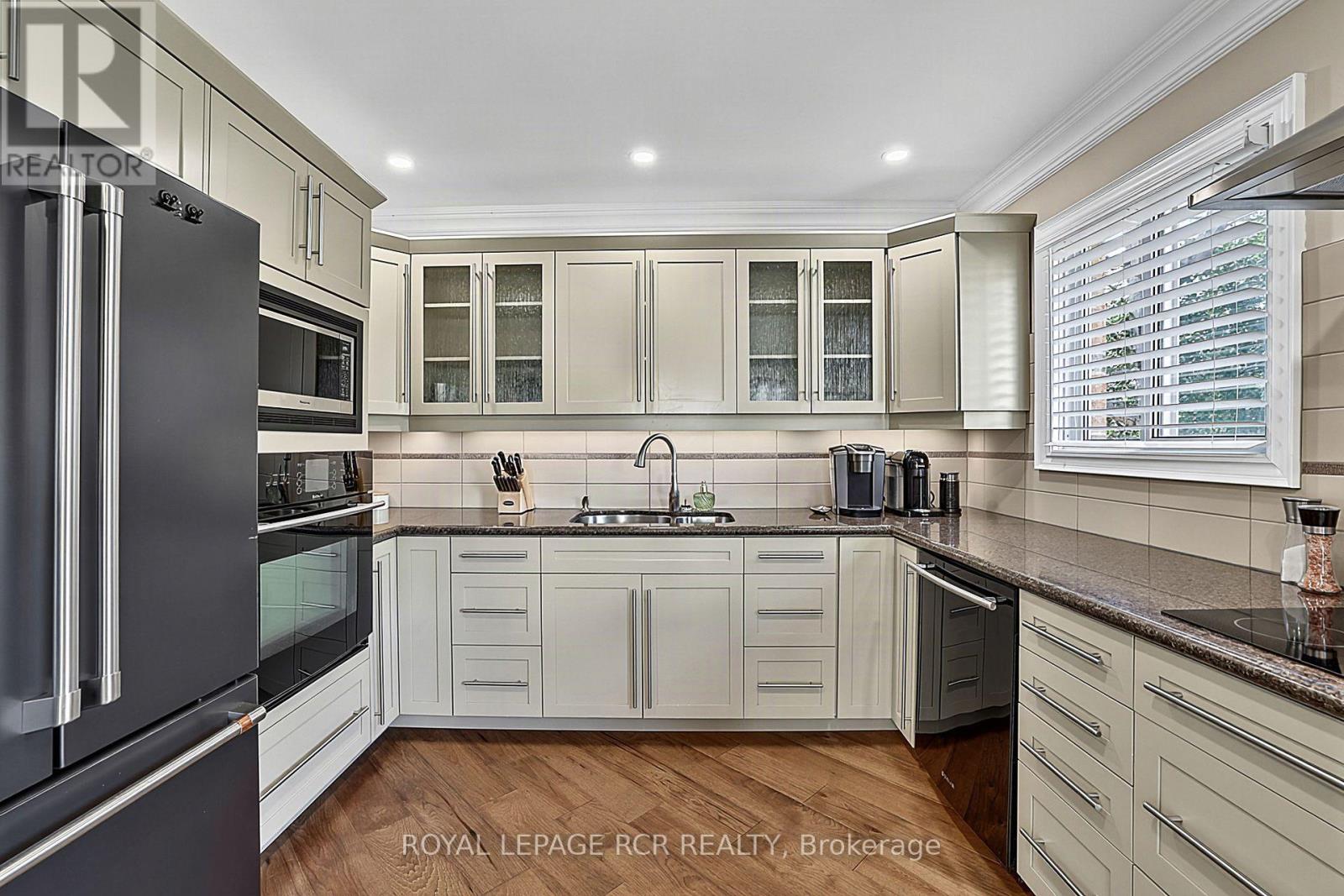 411 BUTLER COURT - 9