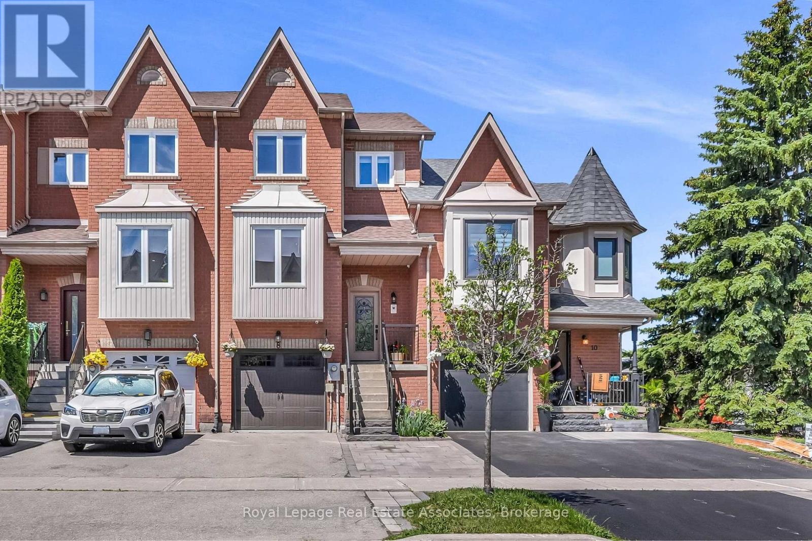 8 PRESTWICK AVENUE - 1