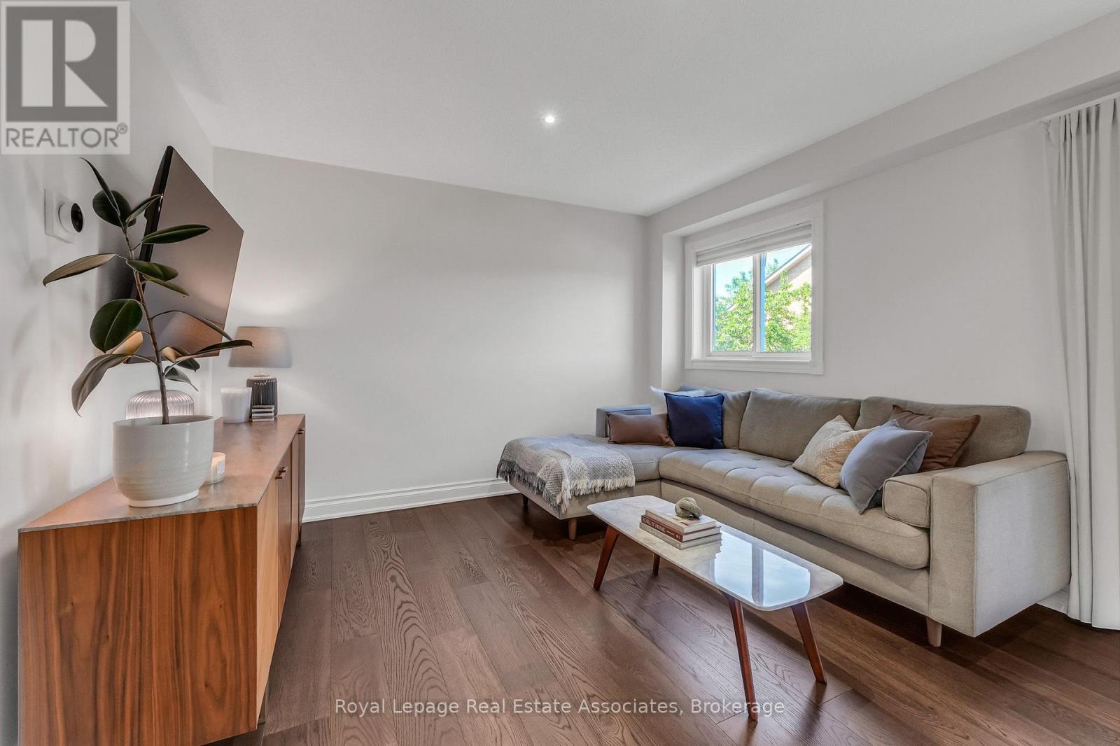8 PRESTWICK AVENUE - 11