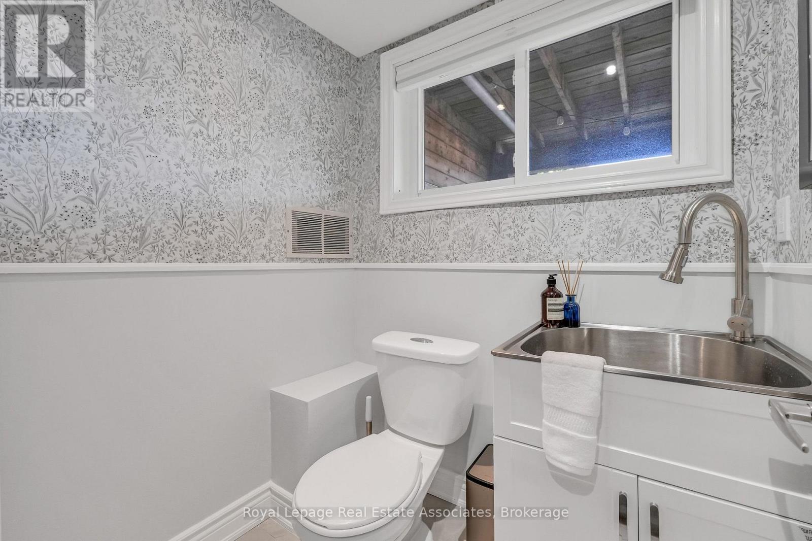 8 PRESTWICK AVENUE - Image 39