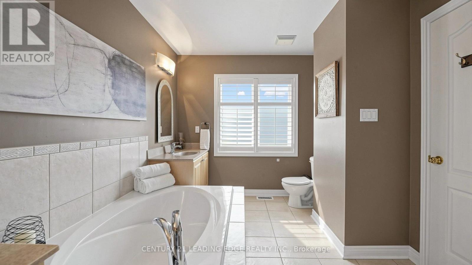 111 WAITE CRESCENT - 36
