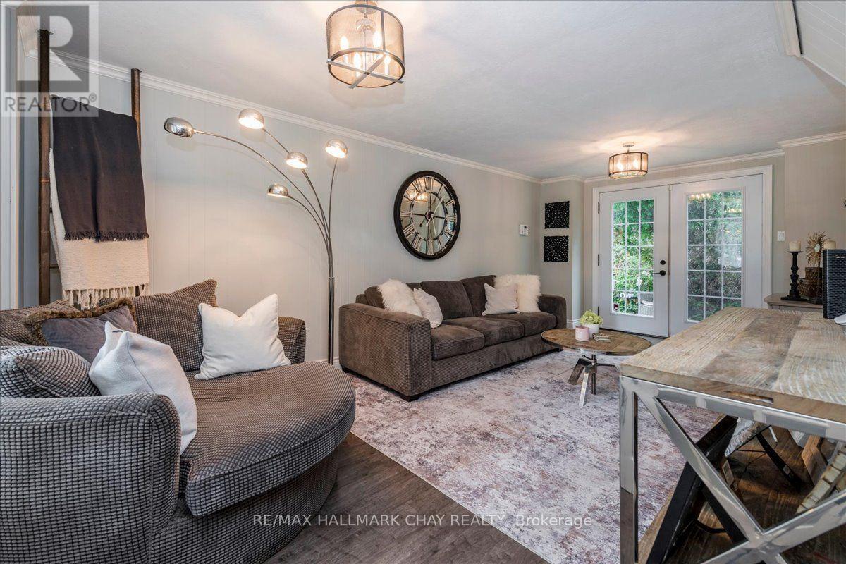 19 HIGHCROFT ROAD - 20