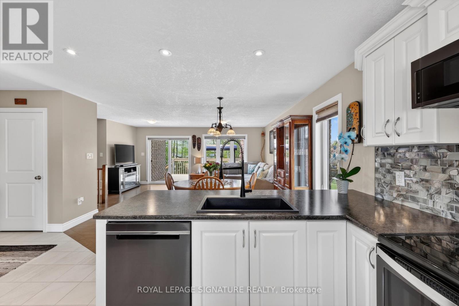 22 HUNTER AVENUE - 3