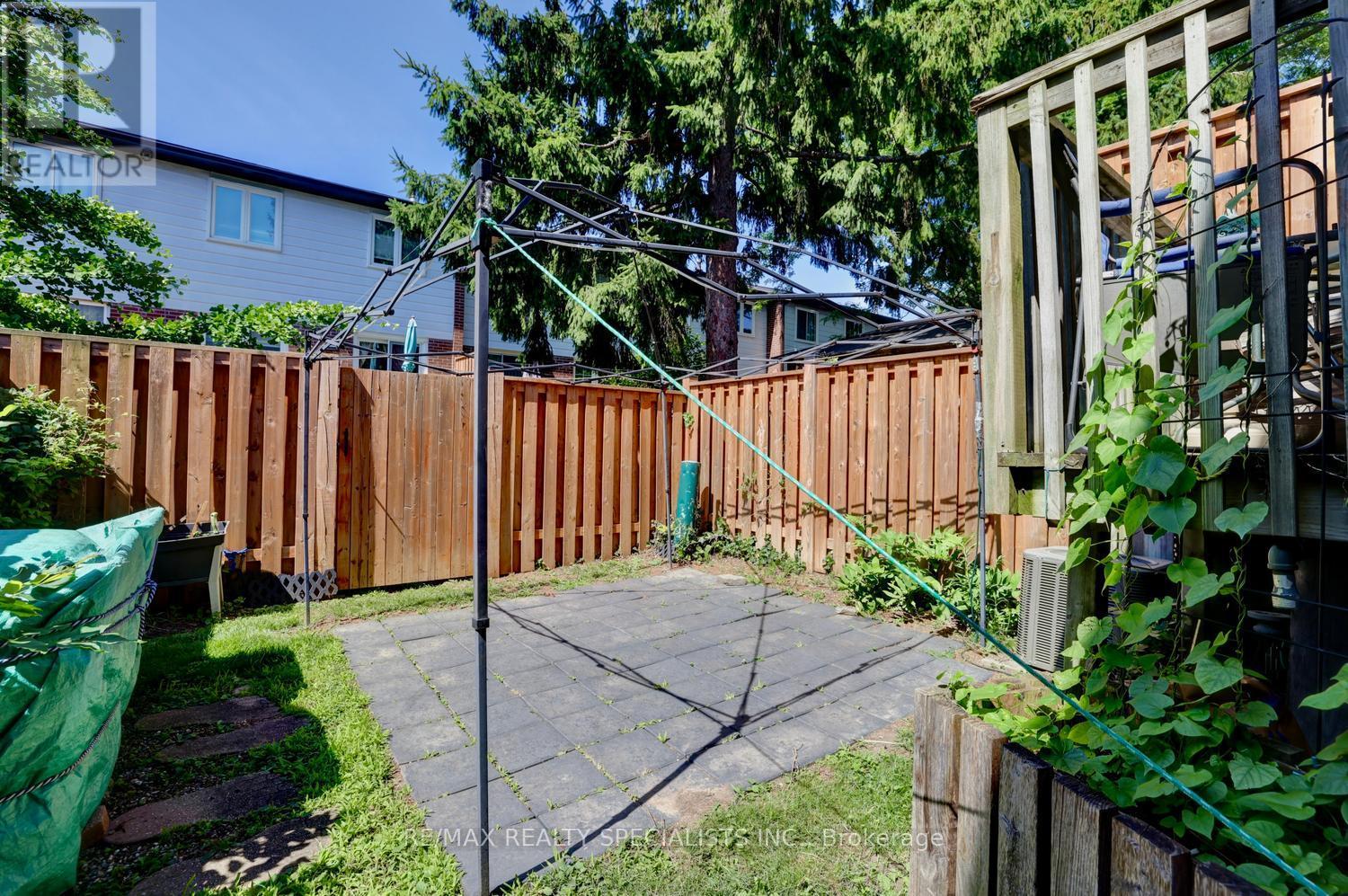 #30 2445 HOMELANDS DRIVE - 28