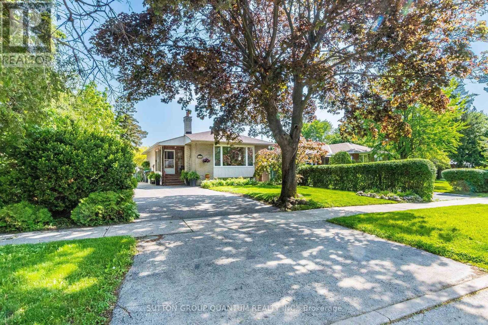 1293 DAIMLER ROAD - 1