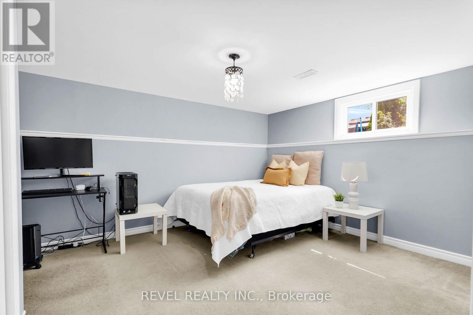 33 WILSON CRESCENT - 29