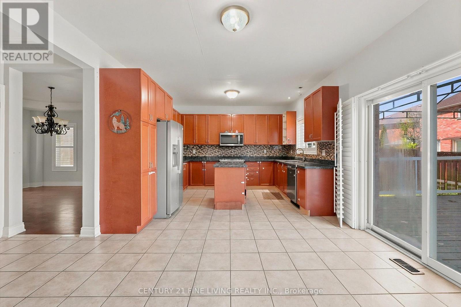 38 EIFFEL BOULEVARD - 12