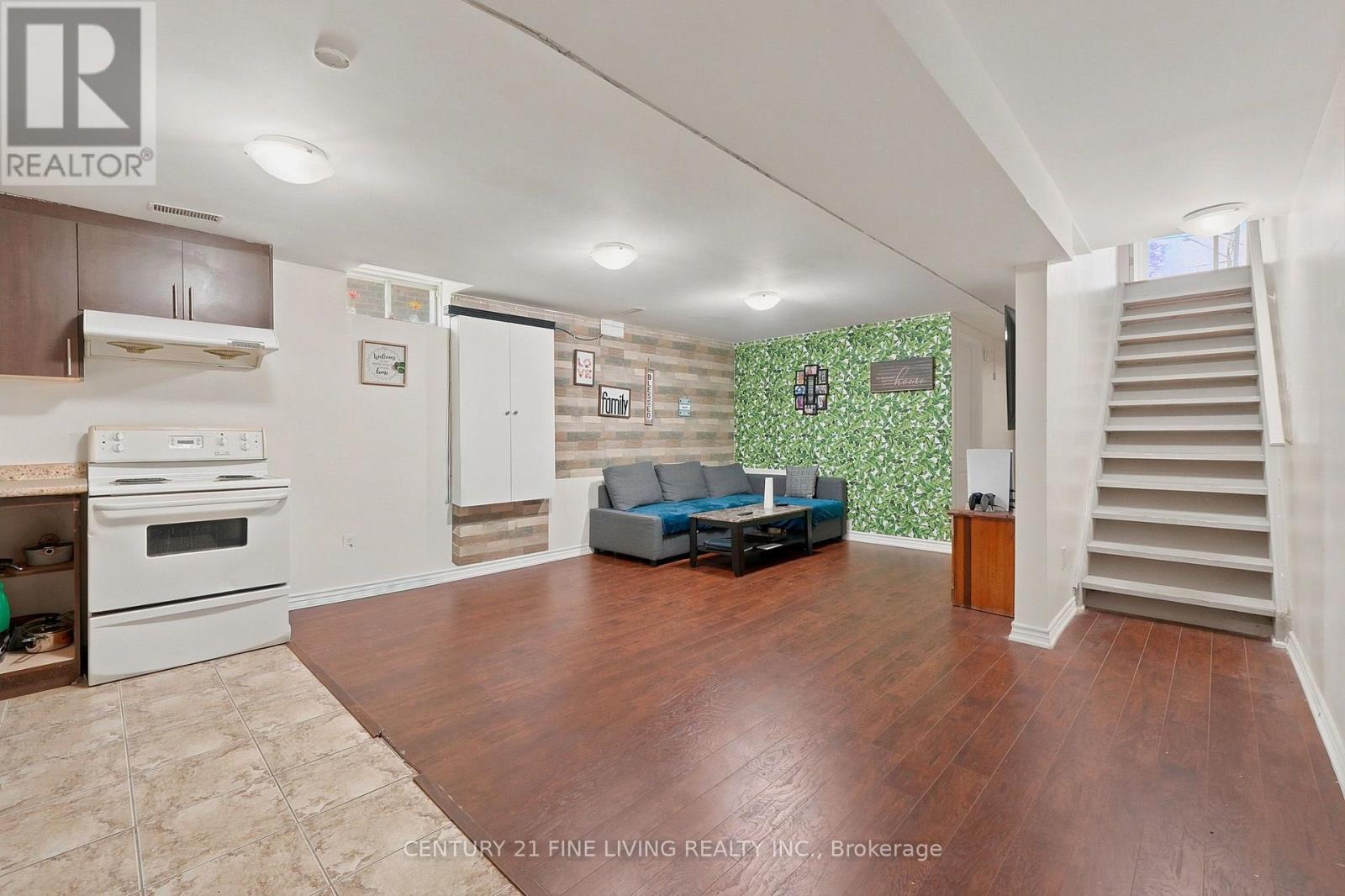 38 EIFFEL BOULEVARD - Image 28