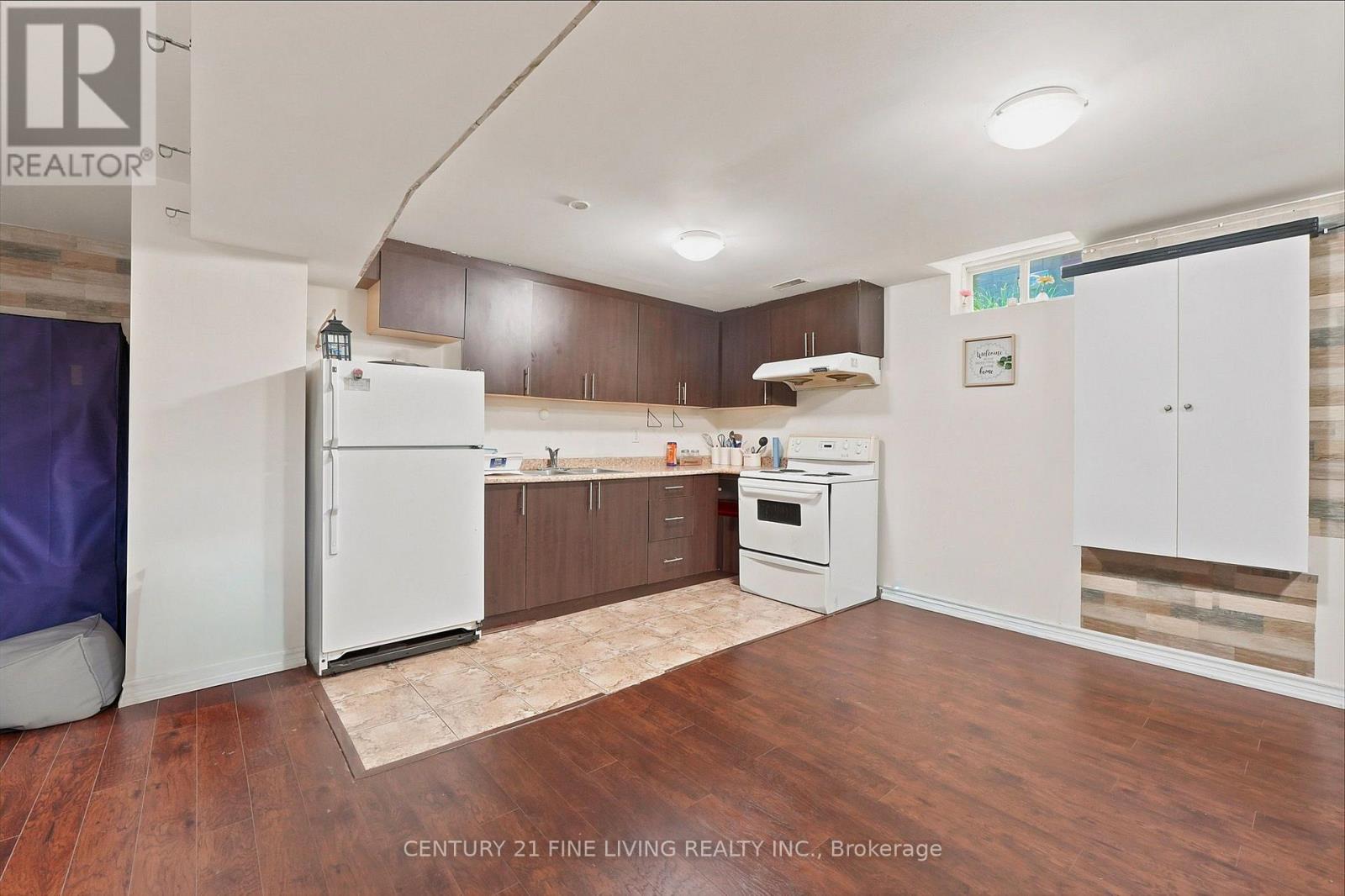 38 EIFFEL BOULEVARD - 29