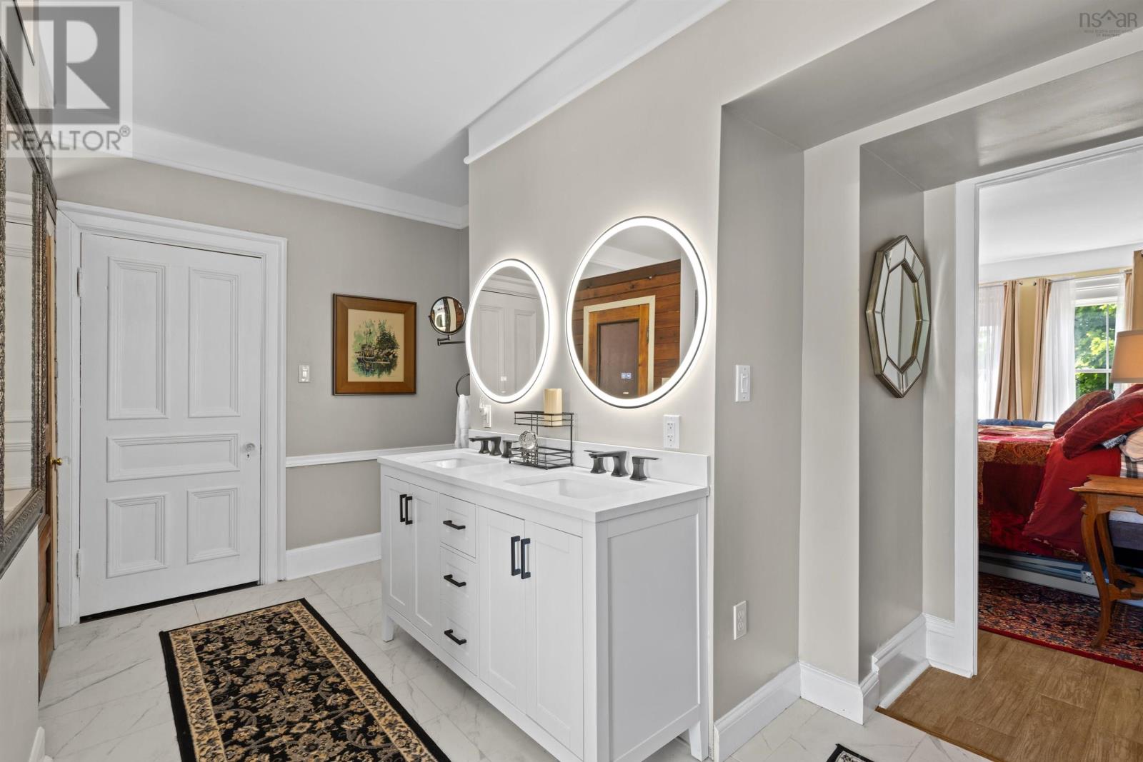 Property 37 of 50 of 32 Washington Street