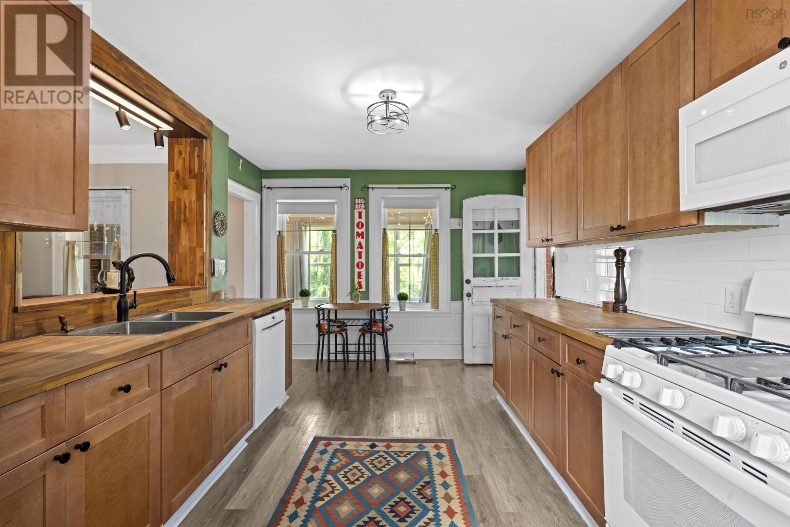 Property 28 of 50 of 32 Washington Street