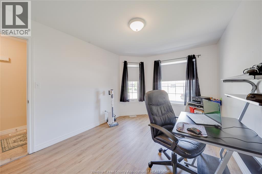 1971 LUXURY AVENUE - Image 20