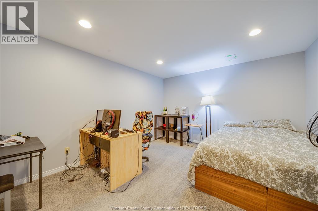 1971 LUXURY AVENUE - Image 31