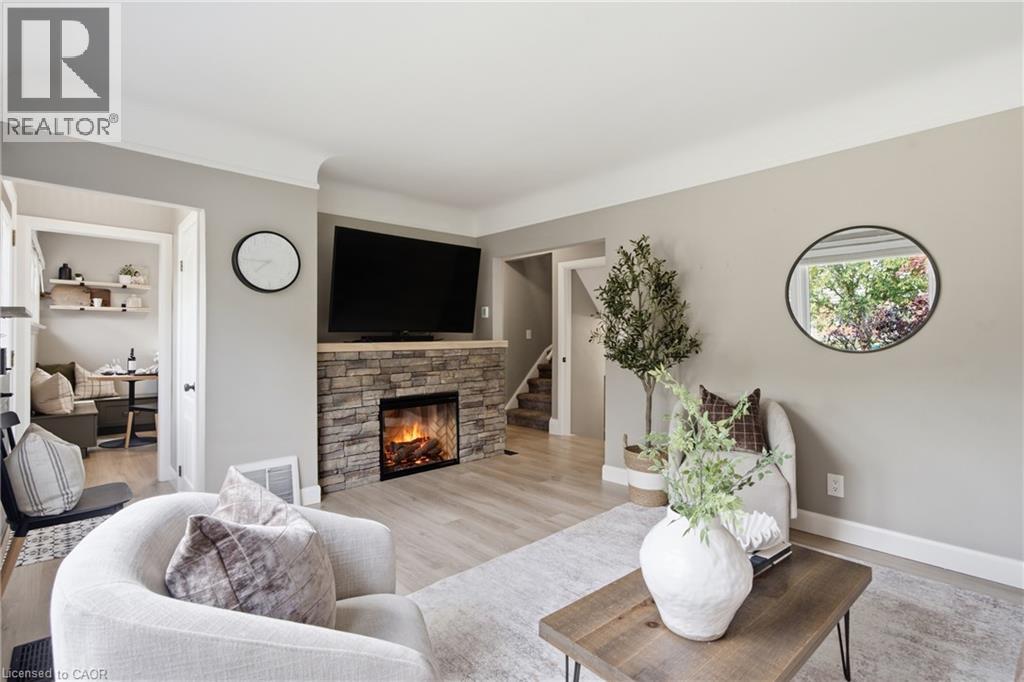 20 HILLVIEW Street — photo 3