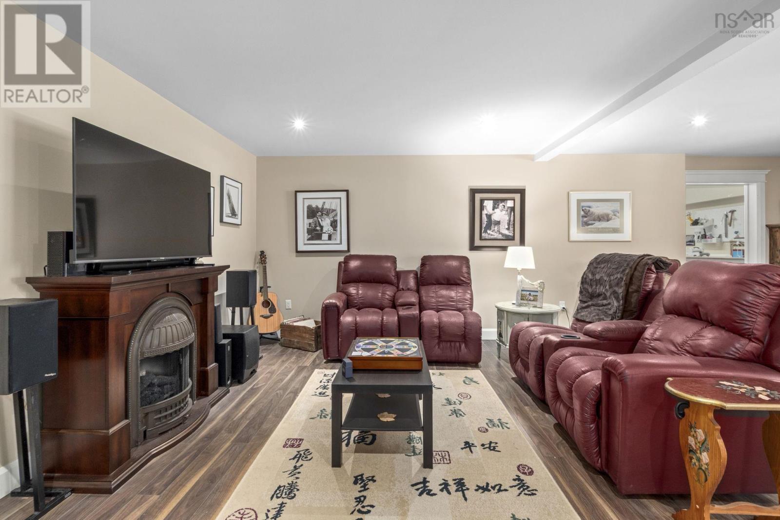 Property 29 of 50 of 614 Piggott Avenue