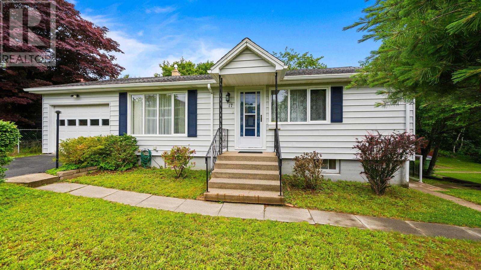 17 Forward Avenue