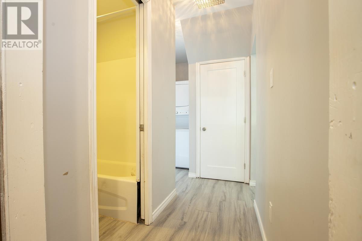 344 Wellington ST - Image 12