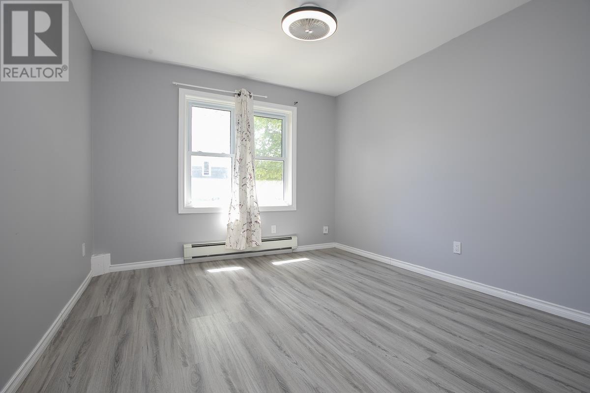 344 Wellington ST - Image 17