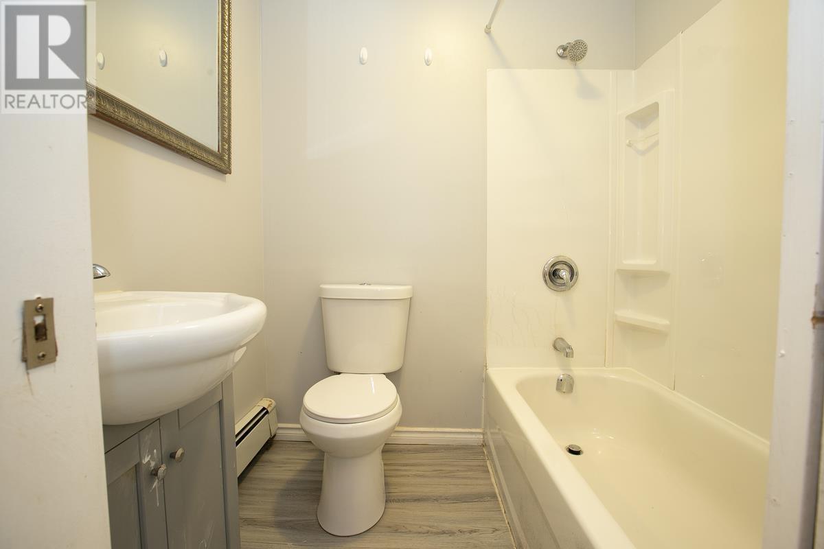 344 Wellington ST - Image 27