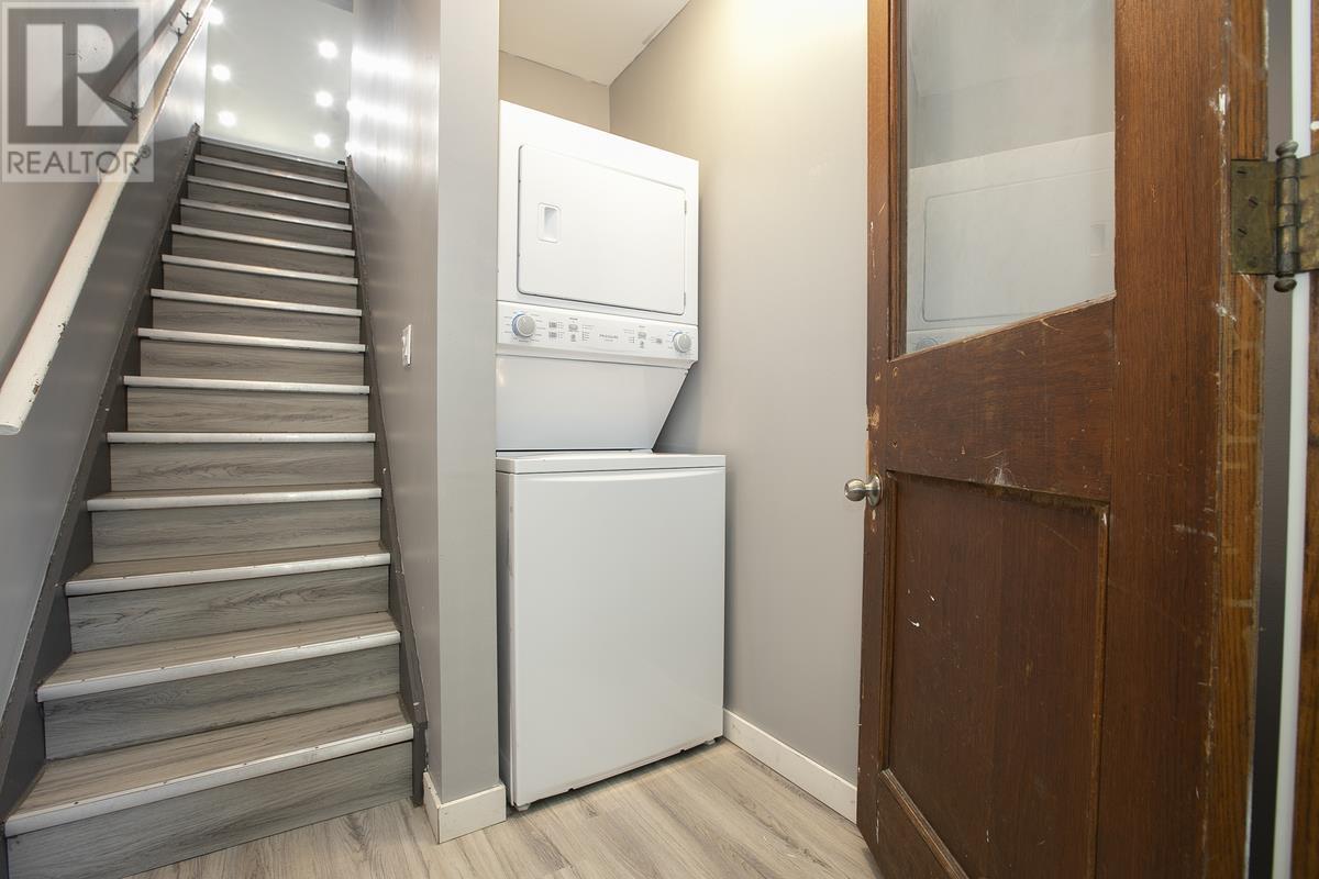 344 Wellington ST - Image 33