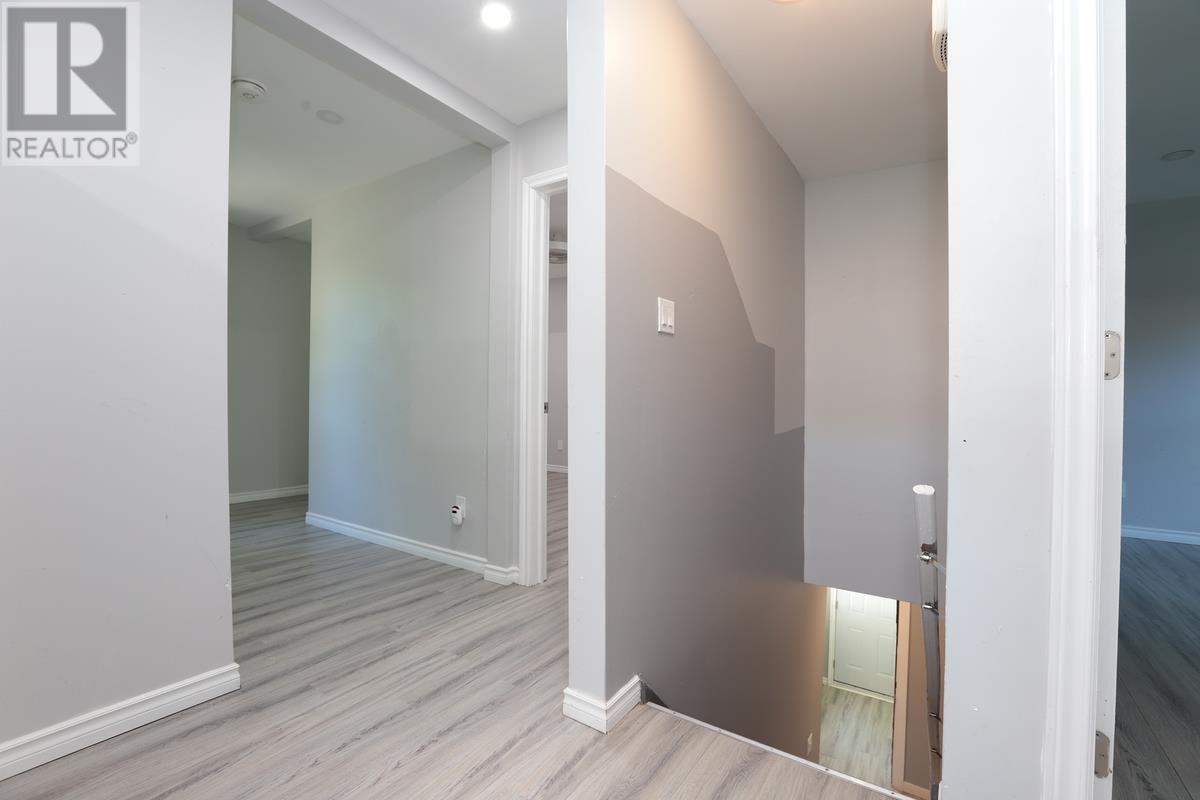 344 Wellington ST - 34