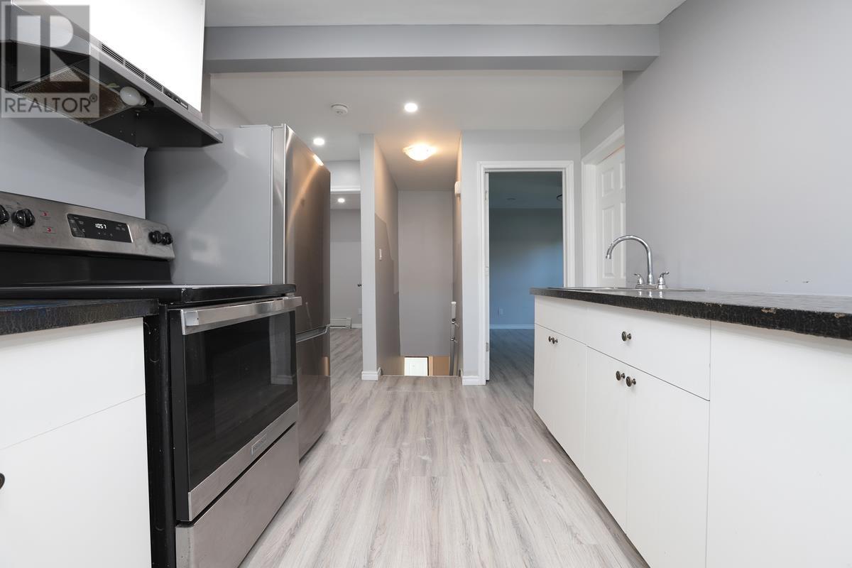 344 Wellington ST - 37