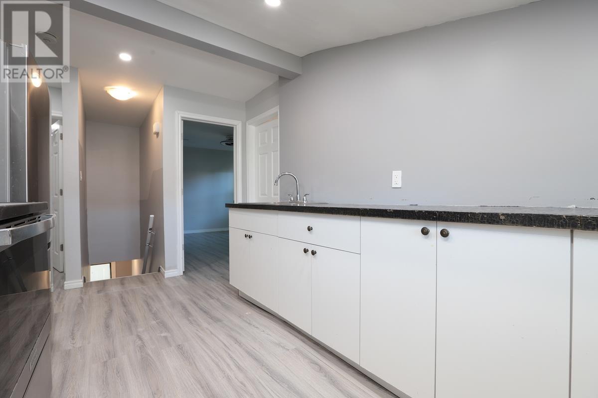 344 Wellington ST - 38
