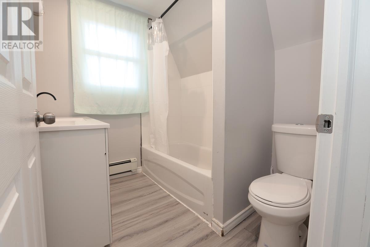344 Wellington ST - Image 42