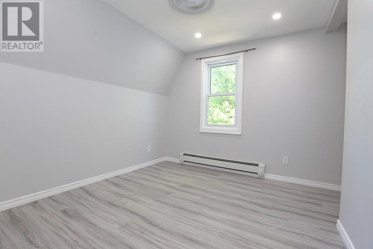 344 Wellington ST - Image 46