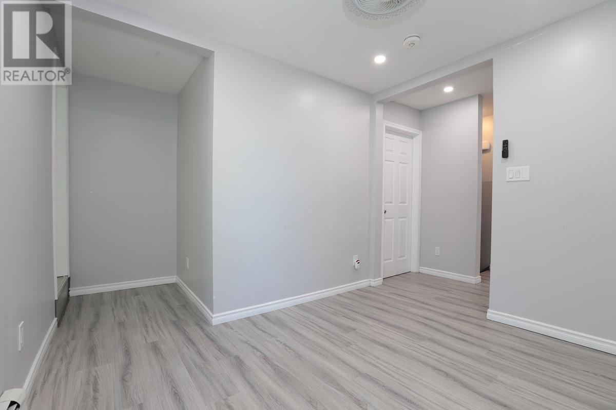 344 Wellington ST - 47