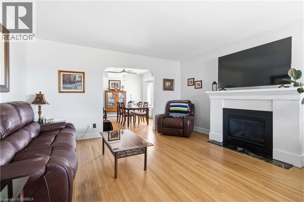 134 QUEENSWAY Drive - Image 12