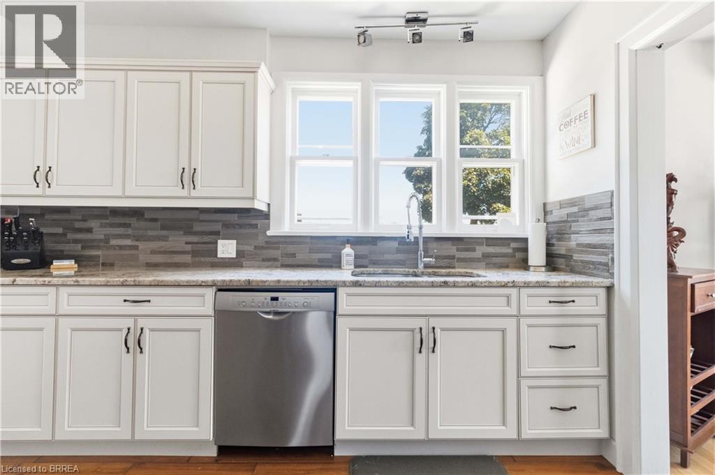 134 QUEENSWAY Drive - Image 24
