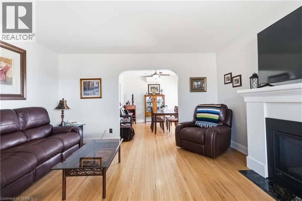 134 QUEENSWAY Drive - Image 8