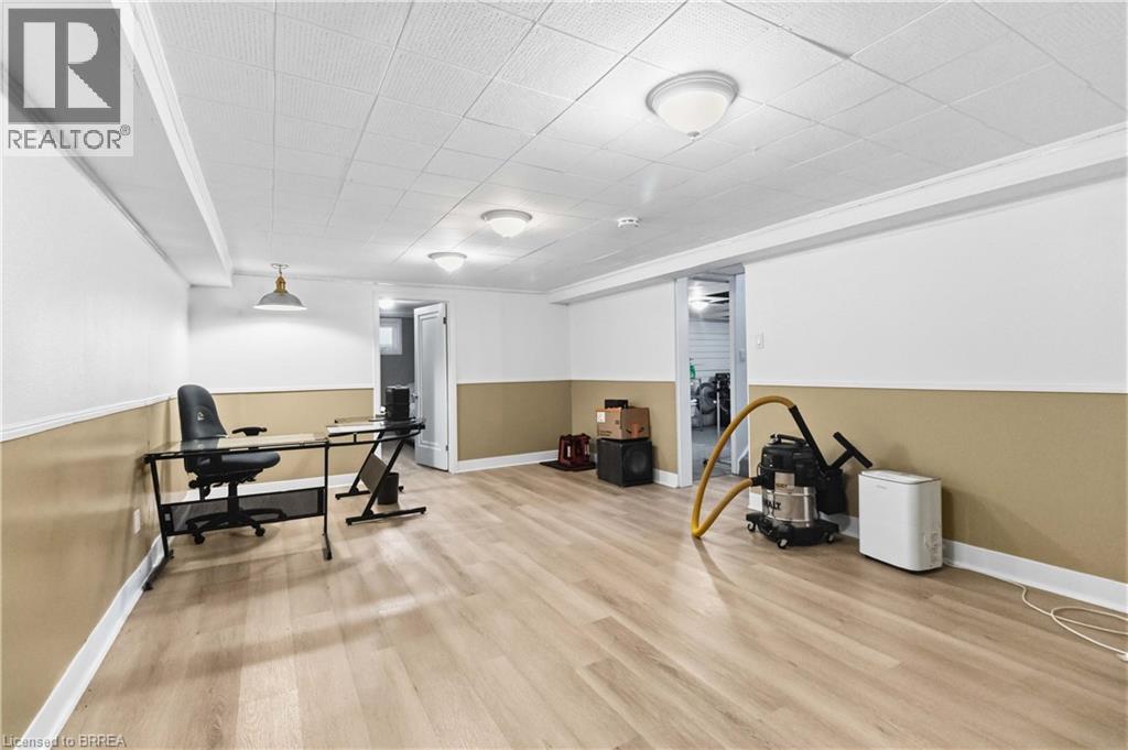 134 QUEENSWAY Drive - Image 38