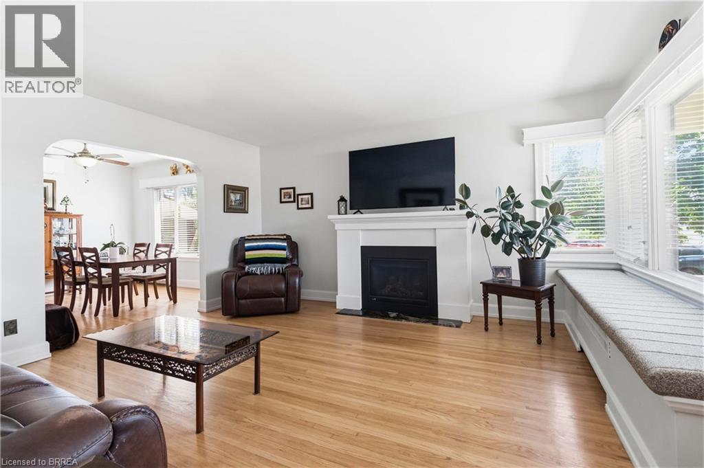 134 QUEENSWAY Drive - Image 9