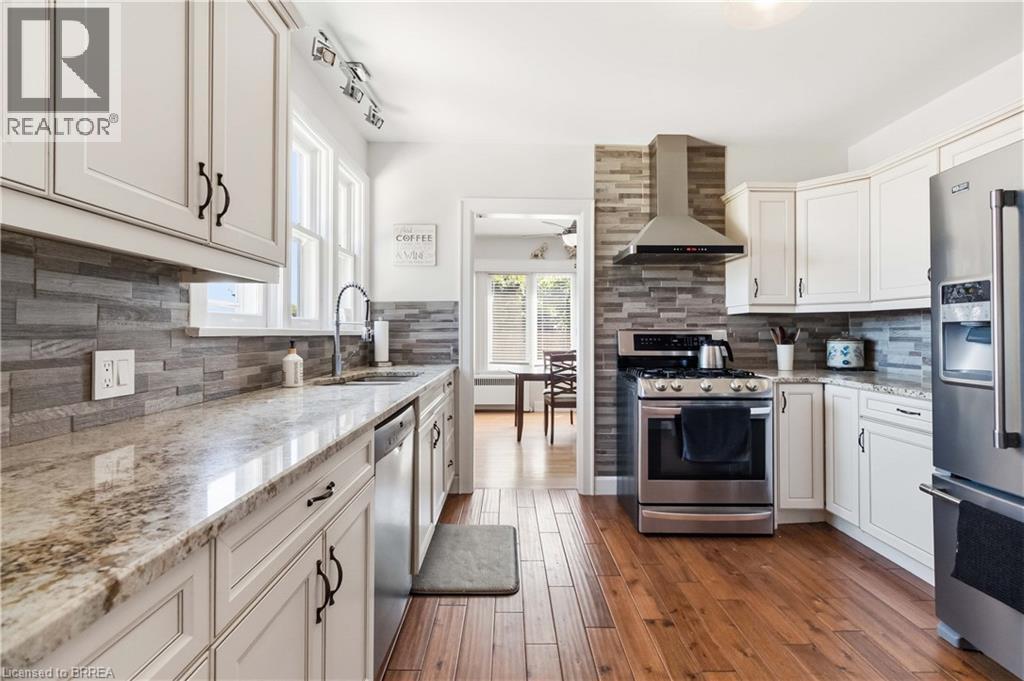 134 QUEENSWAY Drive - Image 21
