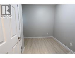 Living room - 741 Garnet Street, Regina, SK S4T2X2 Photo 9
