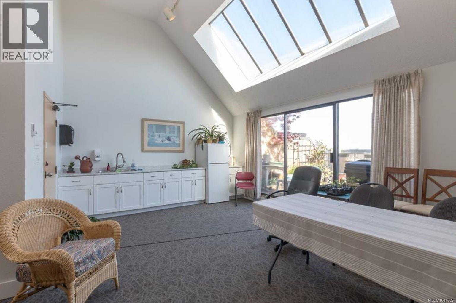 1005 1630 Quadra St, Victoria