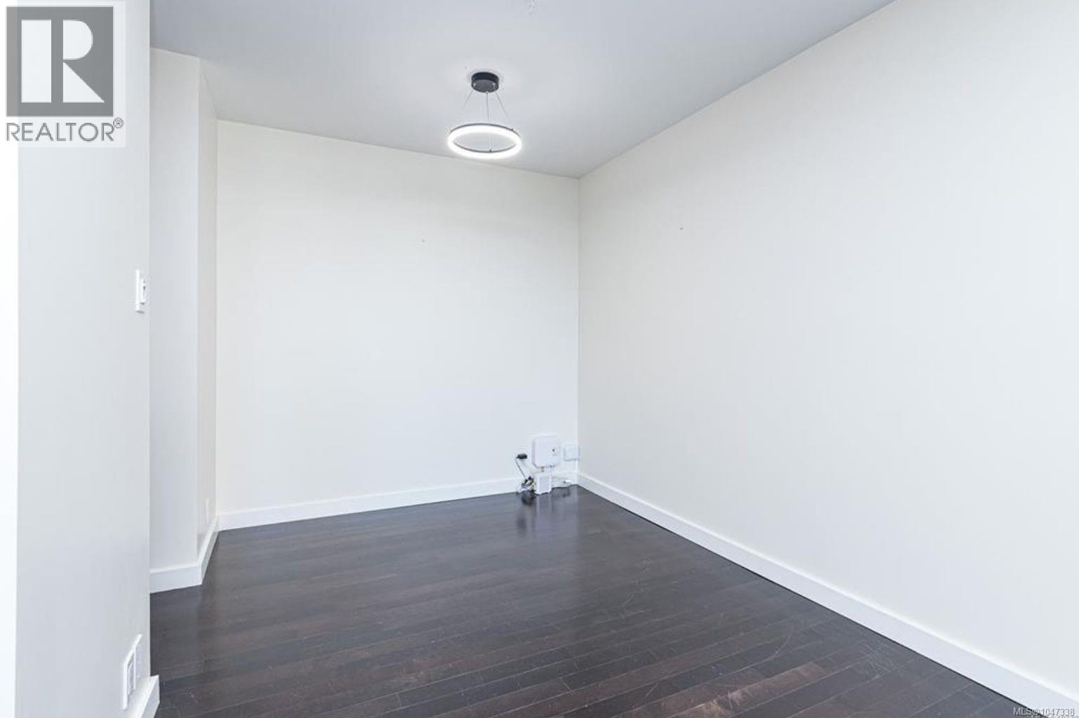#1005 1630 Quadra St - 8