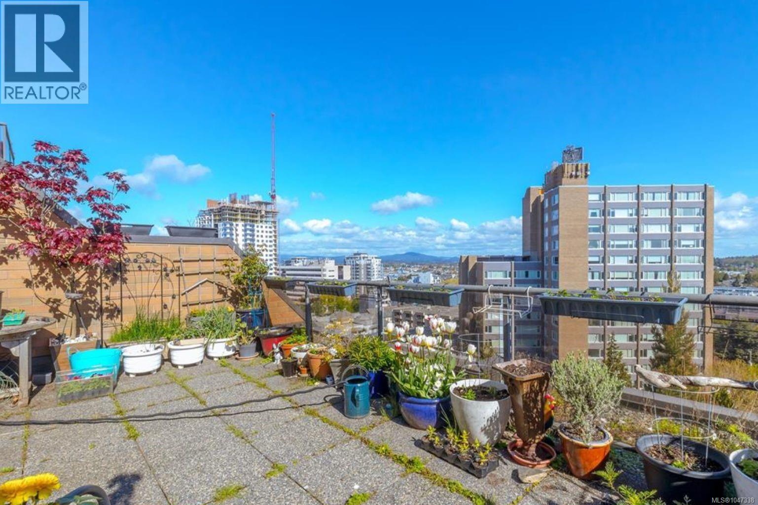 1005 1630 Quadra St, Victoria