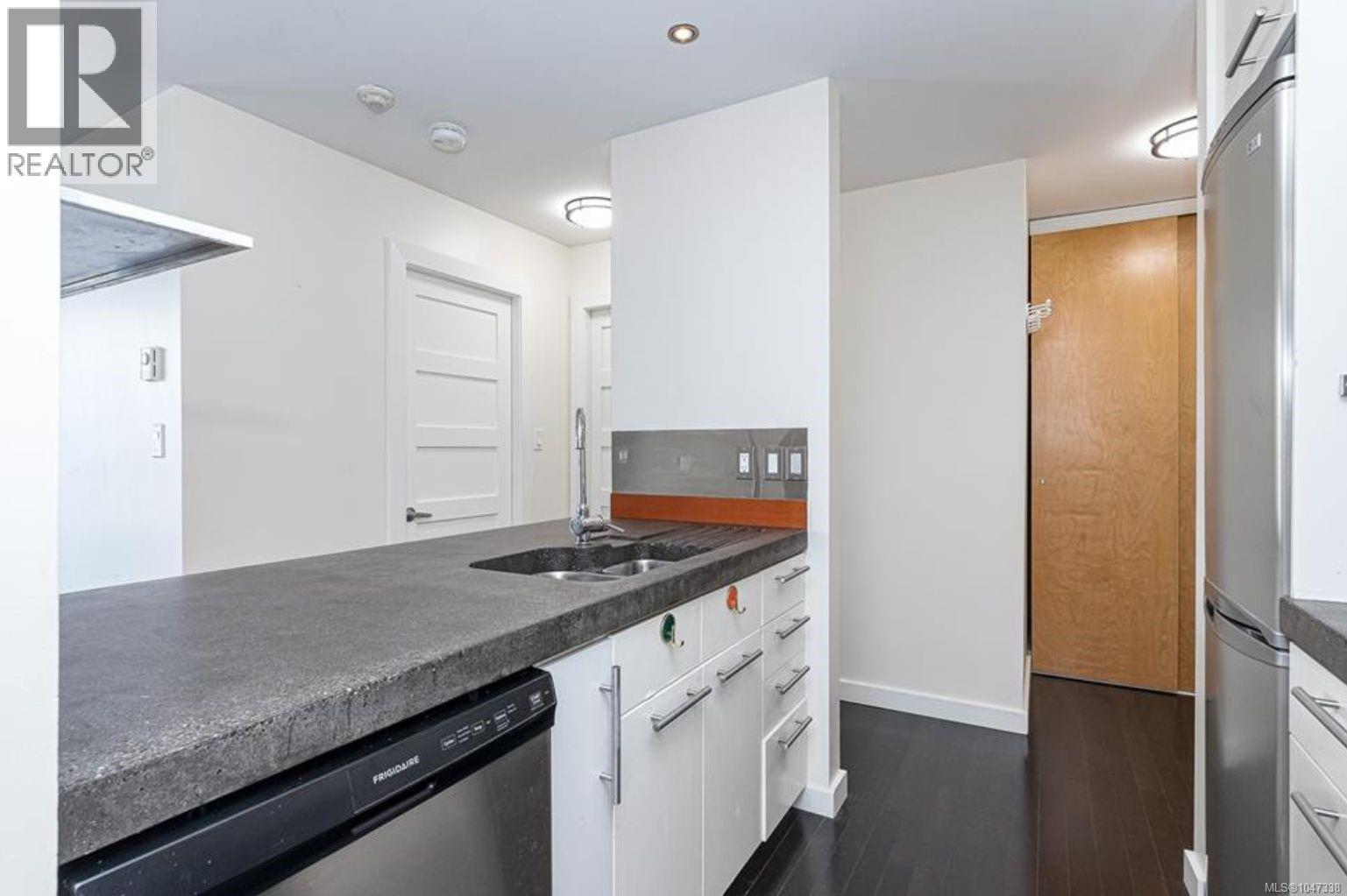 #1005 1630 Quadra St - 12
