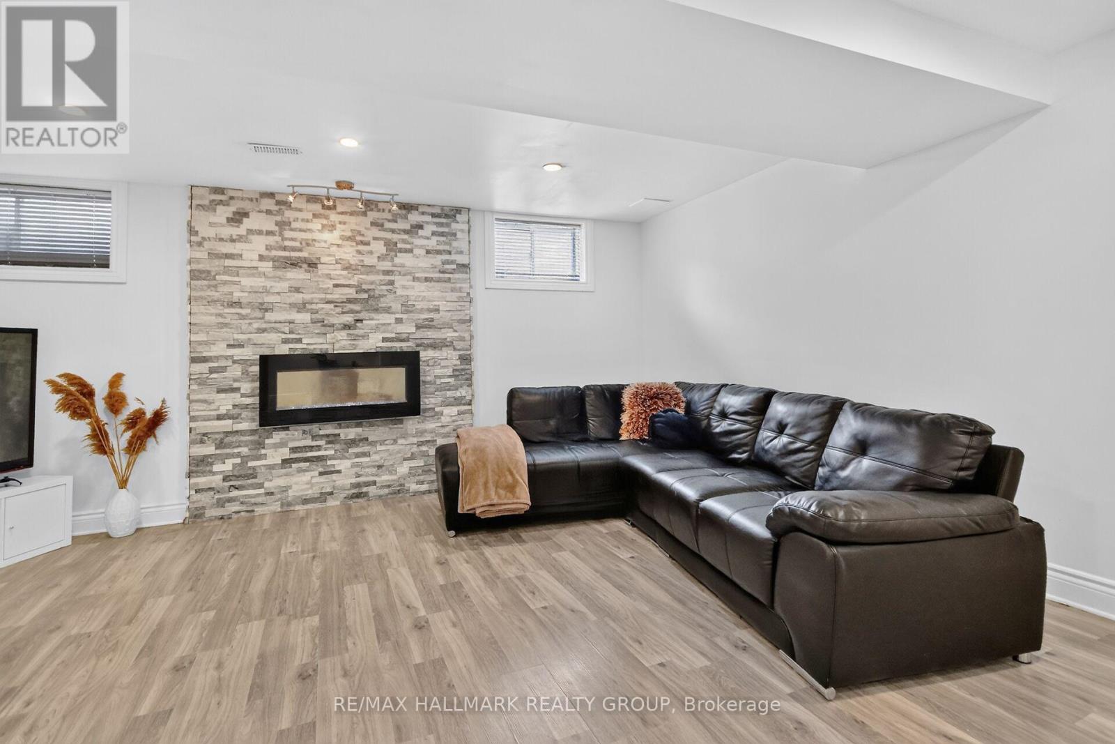 222 DEERCROFT AVENUE - 32