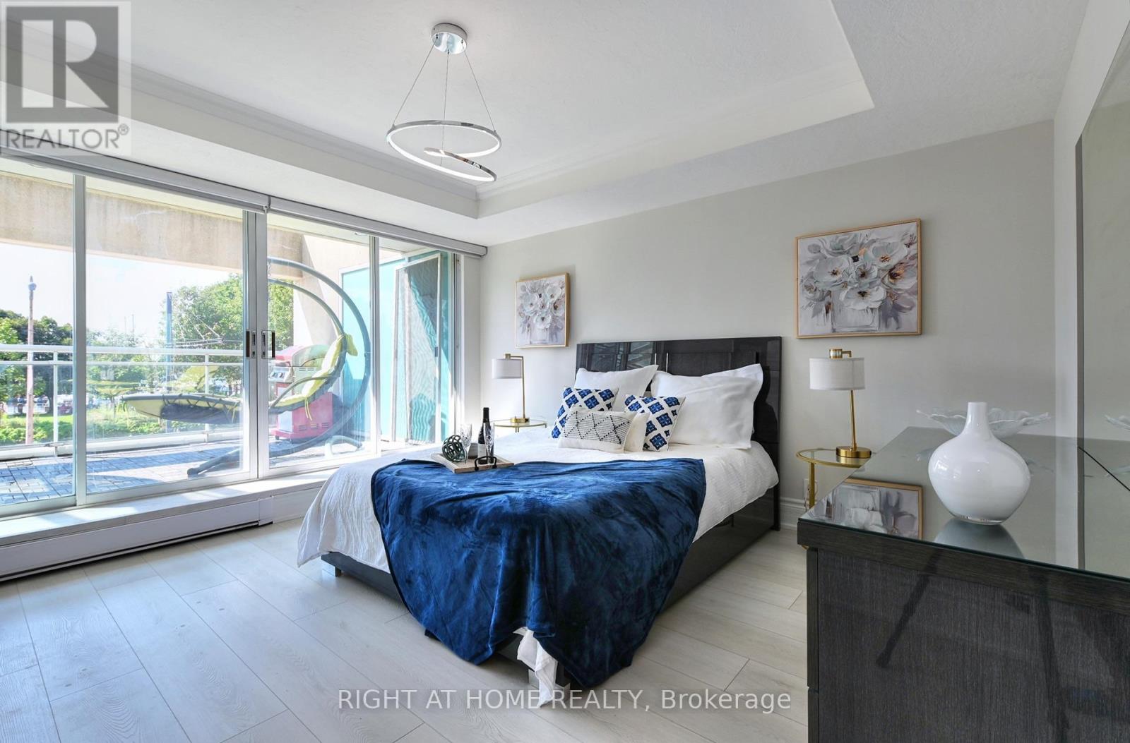 #202E 460 QUEENS QUAY W - 13