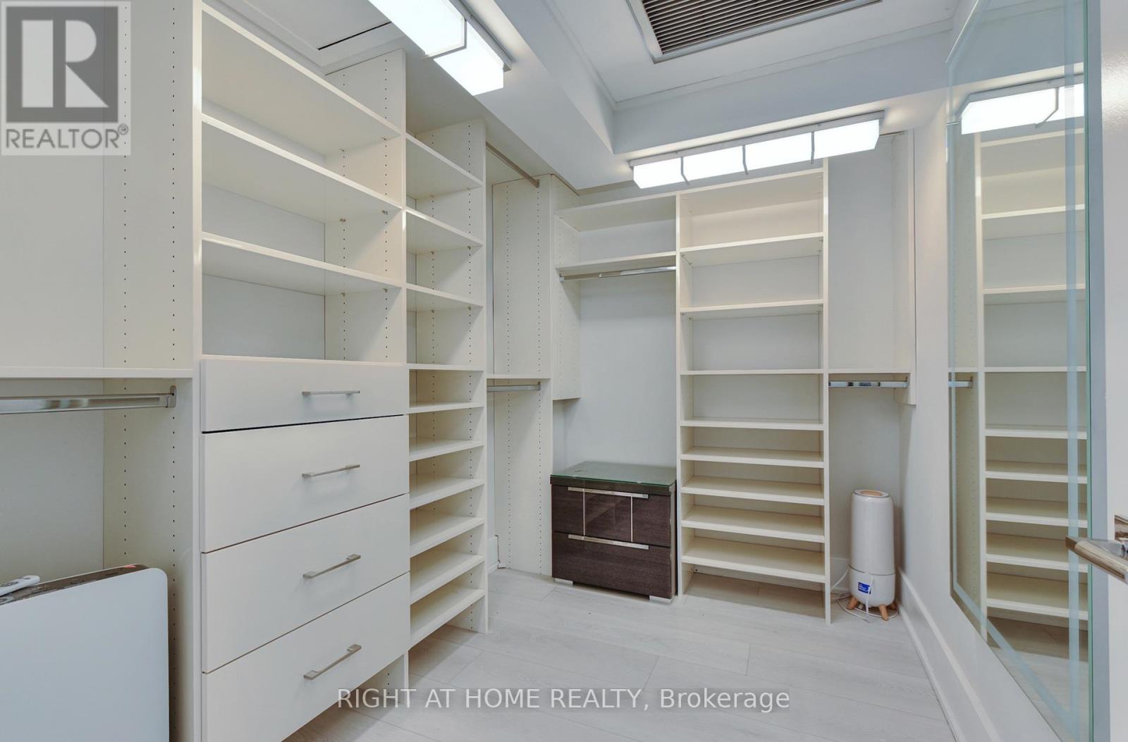 #202E 460 QUEENS QUAY W - 14