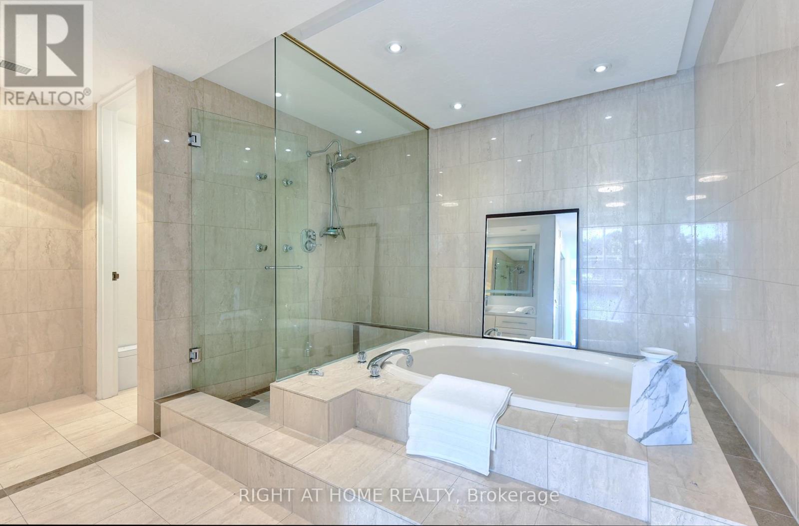 #202E 460 QUEENS QUAY W - 15